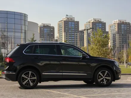 Volkswagen Tiguan 2018 года за 11 800 000 тг. в Алматы – фото 6