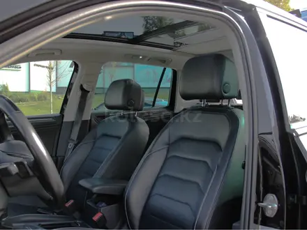 Volkswagen Tiguan 2018 года за 11 800 000 тг. в Алматы – фото 9