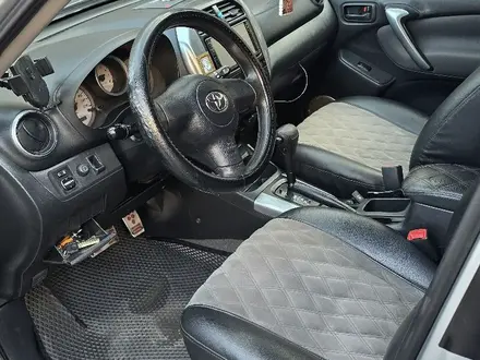 Toyota RAV4 2003 года за 5 200 000 тг. в Караганда – фото 3