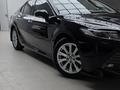 Toyota Camry 2021 года за 14 000 000 тг. в Актобе – фото 2