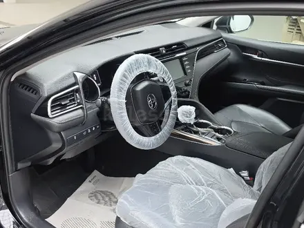 Toyota Camry 2021 года за 14 000 000 тг. в Актобе – фото 10