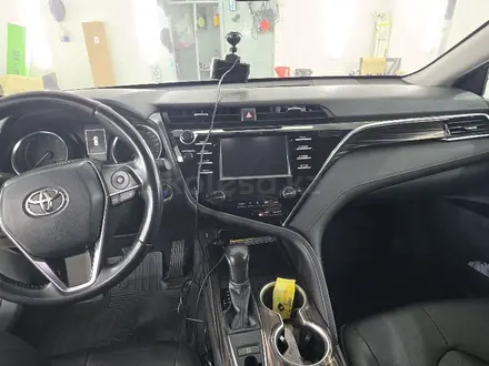 Toyota Camry 2021 года за 14 000 000 тг. в Актобе – фото 12