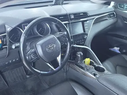 Toyota Camry 2021 года за 14 000 000 тг. в Актобе – фото 16
