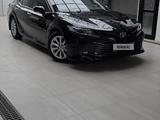 Toyota Camry 2021 года за 14 000 000 тг. в Актобе