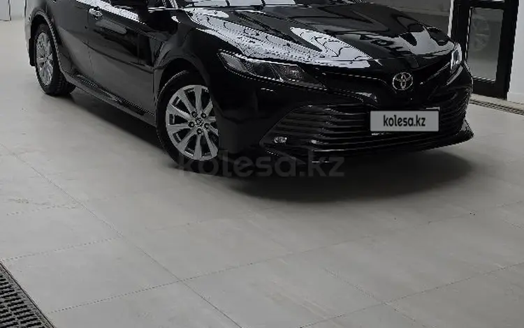 Toyota Camry 2021 года за 14 000 000 тг. в Актобе