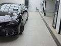 Toyota Camry 2021 года за 14 000 000 тг. в Актобе – фото 4