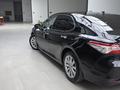 Toyota Camry 2021 года за 14 000 000 тг. в Актобе – фото 3