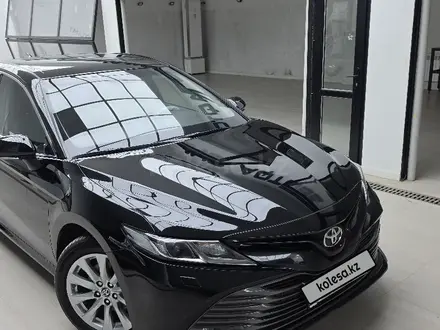 Toyota Camry 2021 года за 14 000 000 тг. в Актобе – фото 6