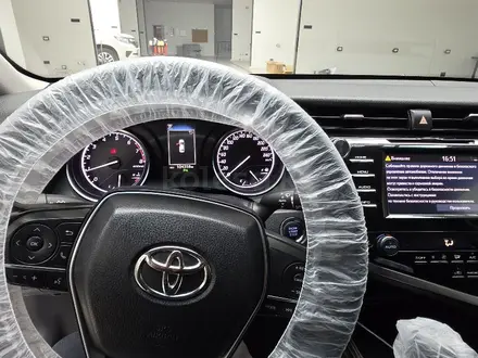 Toyota Camry 2021 года за 14 000 000 тг. в Актобе – фото 9