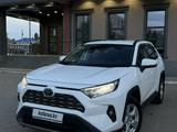 Toyota RAV4 2022 года за 14 700 000 тг. в Актобе