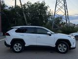 Toyota RAV4 2022 года за 14 700 000 тг. в Актобе – фото 3