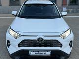 Toyota RAV4 2022 года за 14 700 000 тг. в Актобе – фото 2