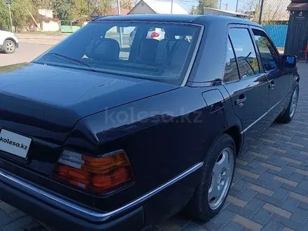 Mercedes-Benz E 230 1991 года за 2 100 000 тг. в Алматы – фото 5