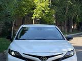 Toyota Camry 2021 года за 13 400 000 тг. в Тараз – фото 2