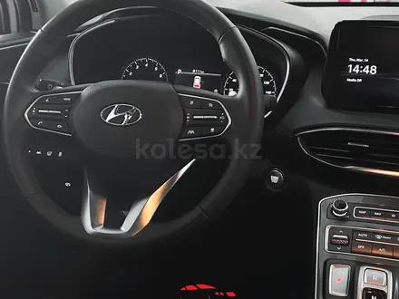 Hyundai Santa Fe 2022 года за 16 800 000 тг. в Атырау – фото 2