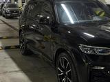 BMW X7 2022 года за 49 000 000 тг. в Астана – фото 2