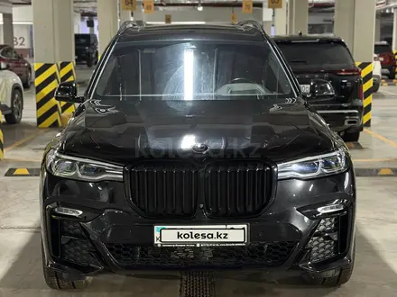 BMW X7 2022 года за 49 000 000 тг. в Астана