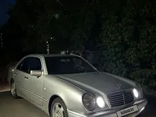 Mercedes-Benz E-Class, 1995