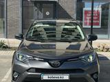 Toyota RAV4 2019 года за 13 000 000 тг. в Атырау – фото 3