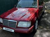 Mercedes-Benz E 220 1994 годаүшін2 500 000 тг. в Алматы