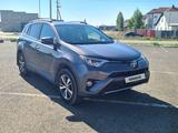 Toyota RAV4 2016 года за 11 200 000 тг. в Уральск – фото 2