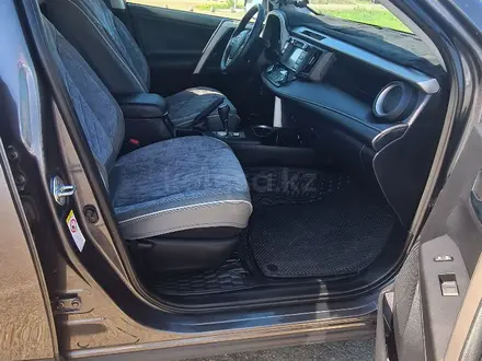 Toyota RAV4 2016 года за 11 200 000 тг. в Уральск – фото 10