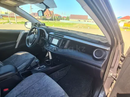 Toyota RAV4 2016 года за 11 200 000 тг. в Уральск – фото 13