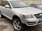 Volkswagen Touareg 2005 года за 5 500 000 тг. в Костанай – фото 4