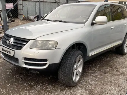 Volkswagen Touareg 2005 года за 5 500 000 тг. в Костанай