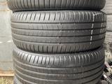 225/55/18 Bridgestone. Комплект шинүшін65 000 тг. в Алматы