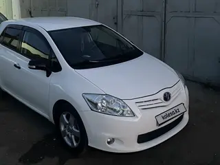 Toyota Auris, 2010