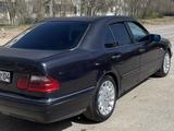 Mercedes-Benz E 280 1996 годаүшін1 900 000 тг. в Актобе – фото 4