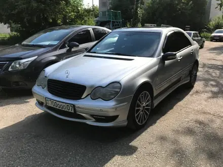 Бампер на Mercedes-Benz W203 C-Class Тюнинг-Обвес C3.2 AMG за 50 000 тг. в Астана – фото 8