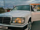 Mercedes-Benz E 200 1990 года за 1 400 000 тг. в Уральск