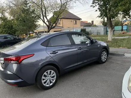 Hyundai Accent 2023 года за 9 400 000 тг. в Костанай