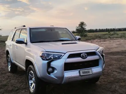 Toyota 4Runner 2017 года за 13 200 000 тг. в Актобе – фото 2