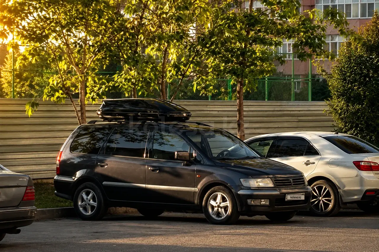 Mitsubishi Space Wagon, 2000