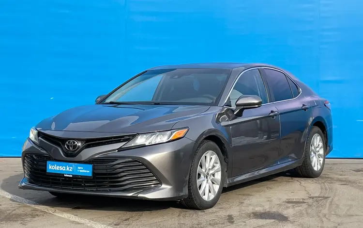 Toyota Camry 2018 годаfor13 120 000 тг. в Алматы