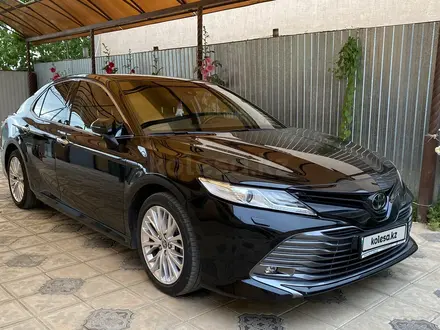 Toyota Camry 2019 года за 13 500 000 тг. в Атырау – фото 4