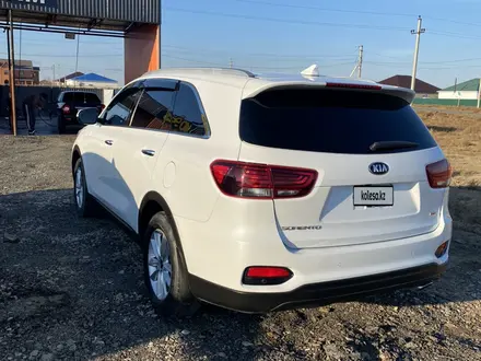 Kia Sorento 2018 года за 8 500 000 тг. в Атырау – фото 4