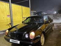 Mercedes-Benz E 280 1998 годаfor3 300 000 тг. в Алматы