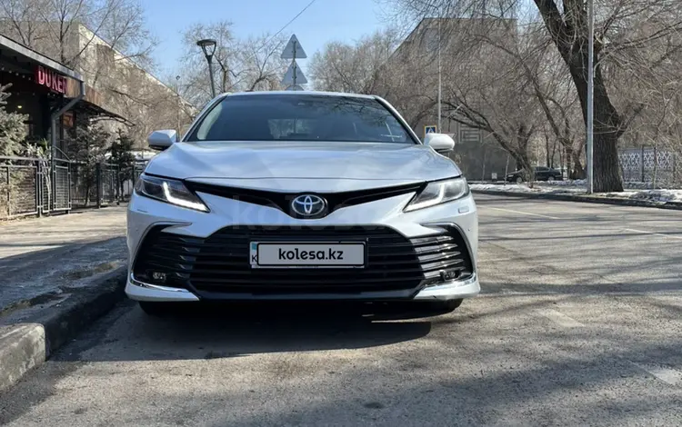 Toyota Camry 2023 года за 16 500 000 тг. в Алматы