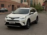 Toyota RAV4 2016 годаүшін12 200 000 тг. в Астана – фото 3