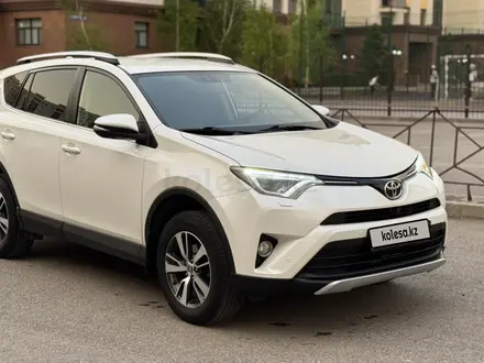 Toyota RAV4 2016 года за 12 200 000 тг. в Астана – фото 2