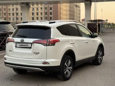 Toyota RAV4 2016 года за 12 200 000 тг. в Астана