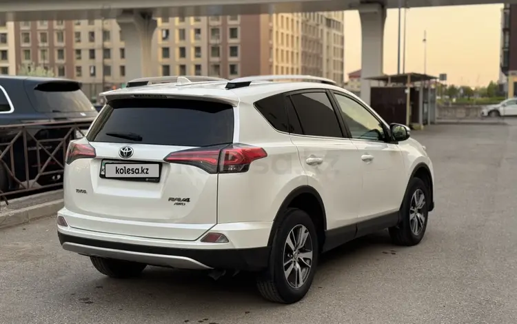 Toyota RAV4 2016 годаүшін12 200 000 тг. в Астана