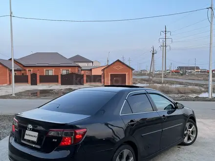 Toyota Camry 2014 года за 6 200 000 тг. в Атырау – фото 14