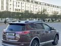 Toyota RAV4 2017 года за 9 200 000 тг. в Актау – фото 4