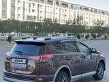 Toyota RAV4 2017 года за 9 200 000 тг. в Актау – фото 4