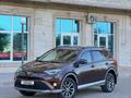 Toyota RAV4 2017 года за 9 200 000 тг. в Актау